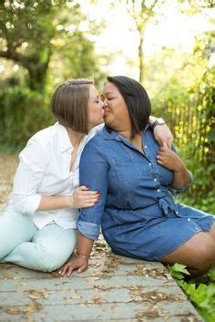 lesbian bbw kiss